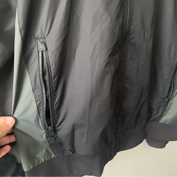 Puma Men’s Black and White Track Jacket Size Large - Picture 3 of 8